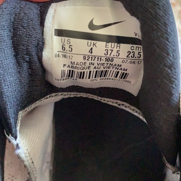 Nike air tennis shoes - Picture 6 of 6